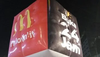 Panduan Balon Udara Promosi: Pemilihan Gas, Regulasi Ketinggian & Efektivitas Branding Jarak Jauh